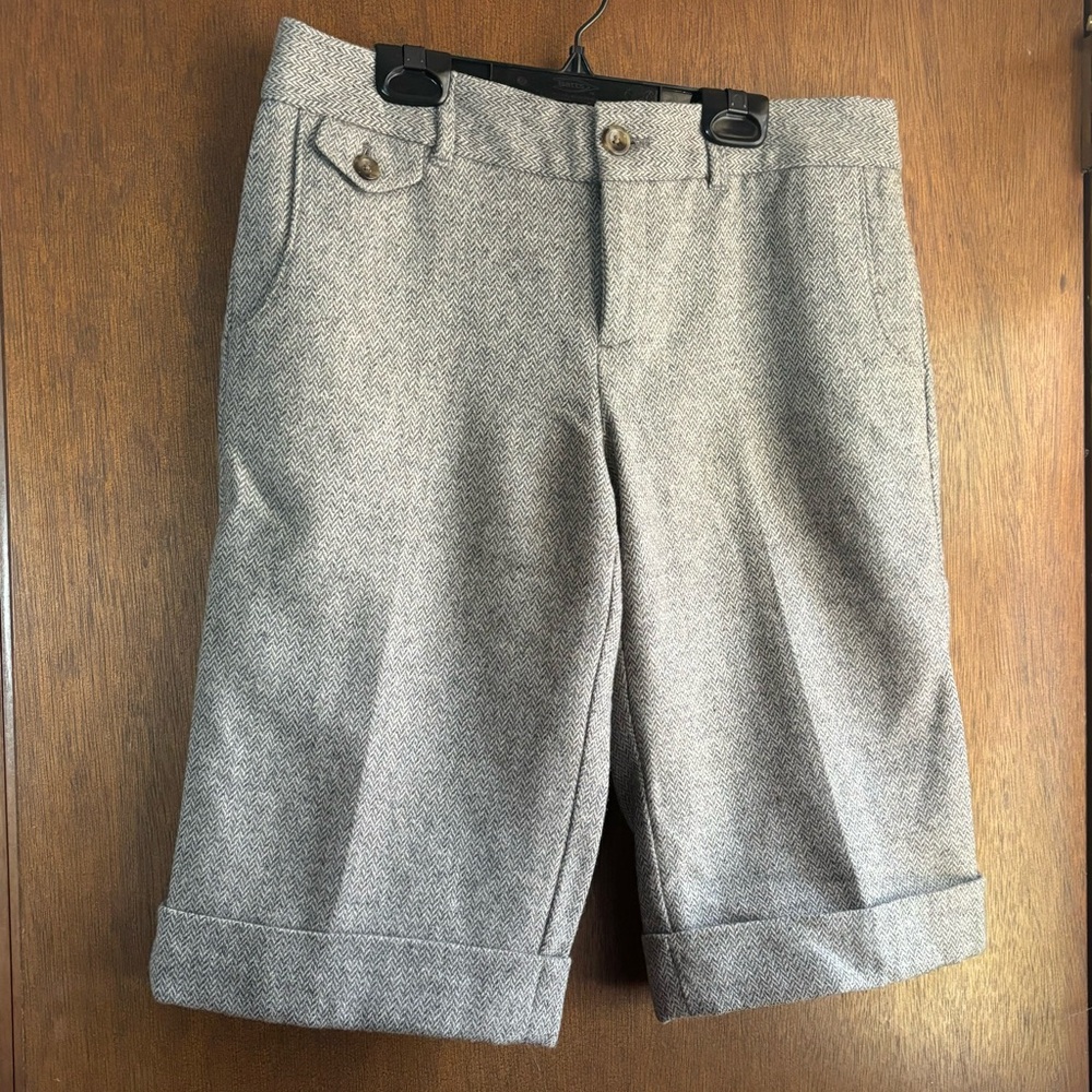 Gap sz4 gray wool cropped and cuffed pants with side pockets and back pockets